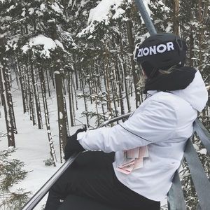 Meet your Posher, Abbey